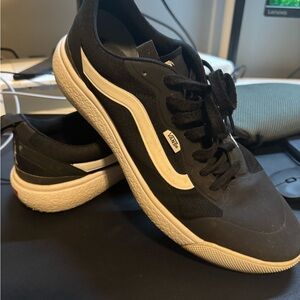 Vans Men's Black and White Sneakers